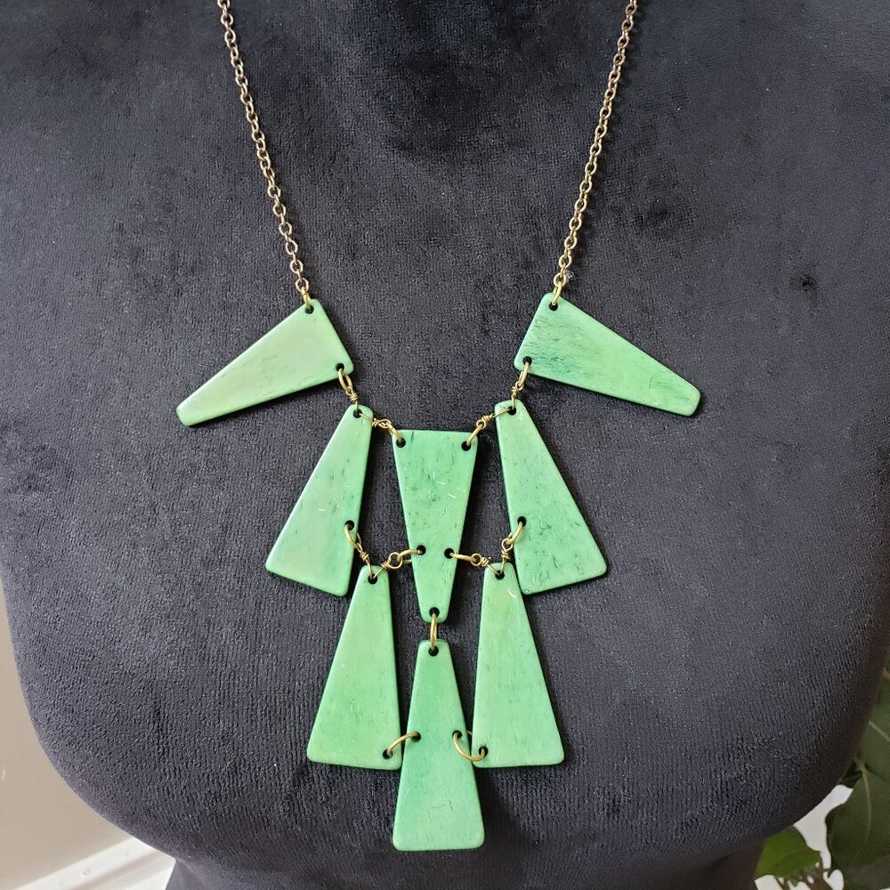 Womens Green Triangles Statement Gold Tone Chain Necklace With Lobster Clasp